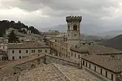 Vue d’Arcevia en direction de la chaîne apennine.