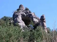 Arche du Valat Nègre sur le causse noir, La Roque-Sainte-Marguerite, Aveyron, France.