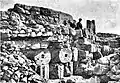 Vestiges architecturaux de l'ancien temple d'Athéna construit dans le mur nord de l'Acropole par Thémistocle.