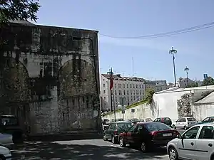 Arc de São Bento manquant dans la Rua de São Bento.