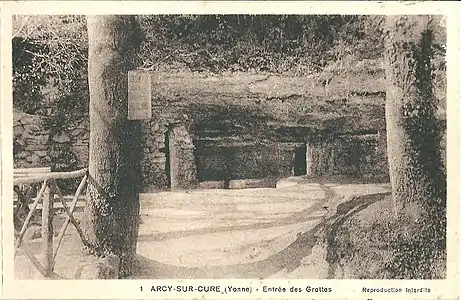 Grande grotte, porche à linteau- Carte postale, vers 1937. Comparer avec...