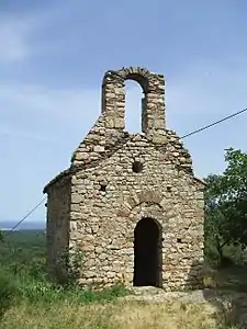 Façade ouest : clocher et portail.