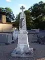 Le monument aux morts dans le cimetière de l'église Saint-Étienne (sept. 2014).