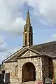 Église Saint-Pierre-et-Saint-Paul : le porche sud.