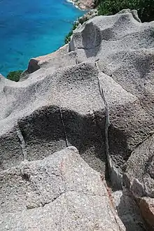 Veines hydrothermales de quartz dans un granite.