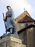 Monument aux morts, statue d'un poilu de la guerre de 1914-1918.