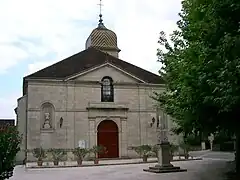 Arlay : façade de l'église.