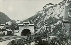 Le portail Est vers 1898.