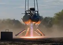 Véhicule de fusée quadropace de Armadillo Aerospace montrant des diamants de choc dans le panache d'échappement de son système de propulsion