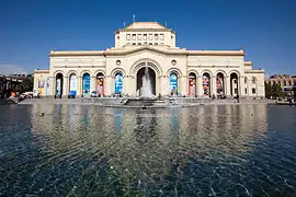 Musée de l'histoire nationale et Galerie nationale.