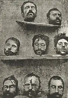 Des têtes décapitées sur une étagère.