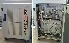 Armoire électronique d'un Bruker Avance III 400 MHz.
