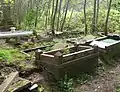 Tombes abîmées au cimetière Arno’s Vale de Bristol (Royaume-Uni)