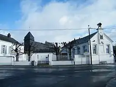 La mairie-école.