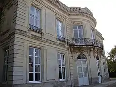 Avant-corps en semi-rotonde (château Labottière).