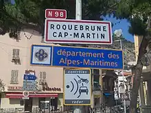 Le département des Alpes-Maritimes utilise un logo où l’on retrouve le lys et la croix de ce type de borne frontière.