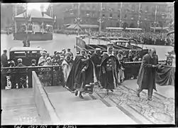 Arrivée des caids algériens à l'hôtel de ville de Paris le 15 juillet 1930. Abderrahmane Ourabah (1870-1935), premier bachagha à droite.