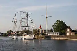 Arrivée du Marité dans le port de Honfleur.