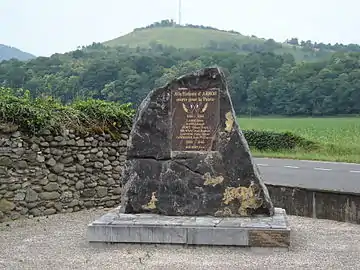 Monument aux morts à Arros.