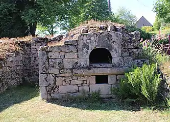 Ancien four à pain dans le hameau d'Ars.