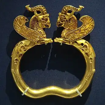 Bracelet du Trésor de l'Oxus, époque achéménide, Ve siècle av. J.-C.-IVe siècle av. J.-C., Londres, British Museum.