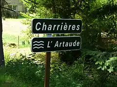 Panneau signalant l'Artaude à Charrières.