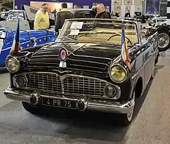 Simca Présidentielle au salon Rétromobile 2011.