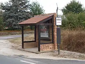 L'arrêt de bus Le Pont aux Chats, de la ligne 10 du réseau de bus Horizon, en 2012.