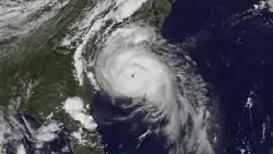 Arthur à la catégorie 1 se dirigeant vers les Outer Banks.