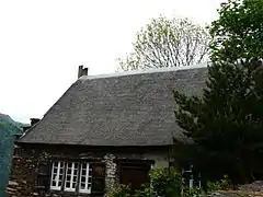 Maison au toit de chaume.