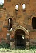 Entrée de l'église Saint-Grégoire.