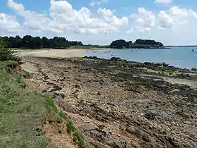 Pointe de Liouse (à l'arrière-plan) et plage de Brouel