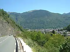 Vue sur Bagnères-de-Luchon au début de l’ascension.