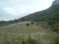 Un replat avant d’arriver au croisement des routes de Bouquet et Seynes.