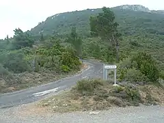 Un passage à 20 % suit le croisement avec le chemin allant à l'église Notre-Dame de Faste.