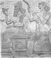 Assurnasirpal II sur son trône, accompagné d'un serviteur (sans doute un eunuque). Copie d'un bas-relief du palais nord-ouest.