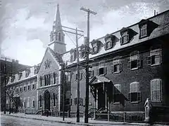 L'institut Nazareth pour les jeunes aveugles, Montréal, vers 1910. Il se trouvait sur le terrain de l'actuelle Place-des-Arts