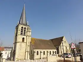 Église Saint-Rémi, construite aux XIIe et XIIIe siècles.