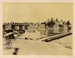 Pont de bateaux à Asnières en remplacement du pont détruit