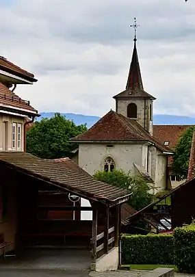 L'arrière de l'église vu depuis la place de Colombey les Deux Églises.