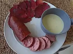 Assiette comtoise, avec saucisse de Morteau et brési.