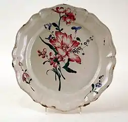 Assiette à décor au bouquet, musée des arts décoratifs de Bordeaux