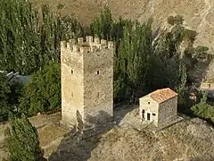 léglise des douze apôtres classée et tour carrée,