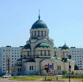 Vue de la cathédrale Saint-Vladimir d'Astrakhan.