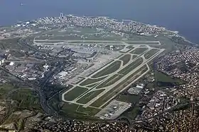 Vue aérienne de l'aéroport d'Istanbul-Atatürken 2008.