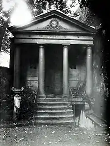 Le Temple de l'Amitié au no 20,(photographie d'Eugène Atget).