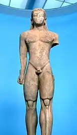 Le grand Kouros de Sounion, 3,05 m.