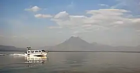 Vue du San Pedro depuis Panajachel.