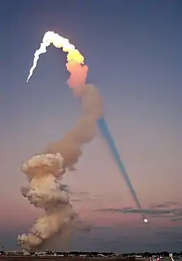 Panache à aspect multiple lors du lancement de la navette Atlantis.