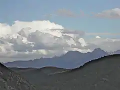 Panorama sur les Hautes Pyrénées (Pics de Clarabide, Gourgs Blancs, et Gourdon) dans la montée du col de Bastan.- (65) France.